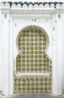 Detail of Typical arabic ornate building, Morocco — Stock Photo