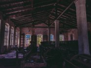 Комната на старой фабрике — стоковое фото