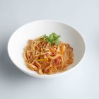 Japanese noodles with seafood and vegetables — Stock Photo