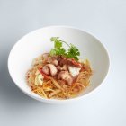 Japanese noodles with seafood and vegetables — Stock Photo