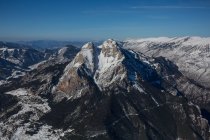 Vista aérea del pico de la montaña - foto de stock