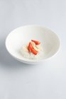 Японский десерт в миске — стоковое фото