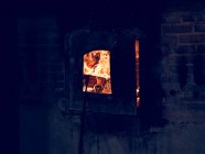 Abstrakte Glasdekoration in heißem Ofen auf Fabrik. — Stockfoto