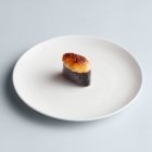 Теплые суши Маки на тарелке — стоковое фото