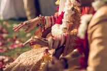Hinduistische Braut in traditioneller Tracht — Stockfoto