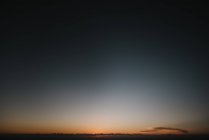 Ciel dégagé au coucher du soleil — Photo de stock