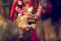 Mariée hindoue en costume traditionnel — Photo de stock