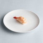 Sushi nigiri di gamberi minimalista — Foto stock