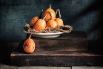 Fresh loquats on plate — Stock Photo