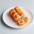 Sushi da Califórnia rolar na placa — Fotografia de Stock