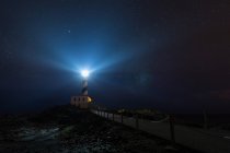 Nuit étoilée au phare de Favaritx — Photo de stock