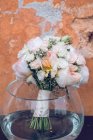 Elegant wedding bouquet of flowers in fishbowl — Stock Photo