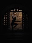 Woman dancing ballet on street — Stock Photo