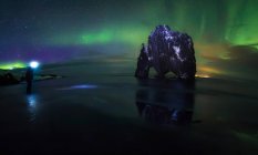 Cliff durante l'aurora boreale — Foto stock