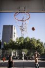 Afro young brothers playing basketball on court of neighborhood — Stock Photo