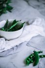 Bowl with fresh pea pods — Stock Photo