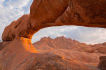 Steinbogen in der Wüste — Stockfoto