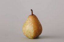 Ripe juicy pear on gray background — Stock Photo