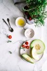 Здорові фрукти на тарілці — стокове фото