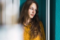 Porträt einer jungen Frau — Stockfoto