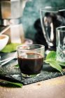 Хрустальный стакан кофе — стоковое фото