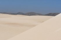 Endless dunes, mountains and blue sky, Canary Islands — Stock Photo