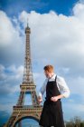 Кухар з рудим волоссям у Парижі. — стокове фото