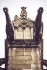 Крупный план Гаргулий в Соборе Нотр-Дам, Париж, Франция — стоковое фото