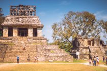 Blick auf erstaunliche Maya-Pyramide in Palenque Stadt in Chiapas, Mexiko — Stockfoto