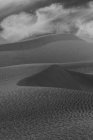 Dunas en el desierto - foto de stock