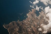Luftaufnahme von Land in der Nähe von blauem Wasser, Mykonos, Griechenland — Stockfoto