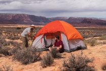 Travelers at tent in Grand Canyon — Stock Photo