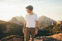Man admiring view from mountain — Stock Photo