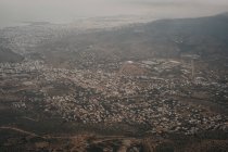Вид с воздуха на туристический городок на берегу моря в Миконосе, Греция — стоковое фото