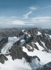 Amazing aerial view of magnificent Aoraki Mountain covered with snow — Stock Photo