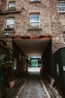 LONDON, UNITED KINGDOM - OCTOBER 23 , 2018: Square archway in ancient brick building on street of London, England — Stock Photo