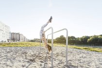 Woman training on parallel bars — Stock Photo