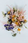 Букет свежих цветов — стоковое фото