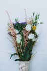 Ramo de flores frescas - foto de stock