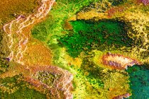 Абстракция красивых цветных минералов в слое на реке Рио-Тинто, Уэльва — стоковое фото