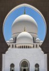 Arcos de hermoso palacio árabe - foto de stock
