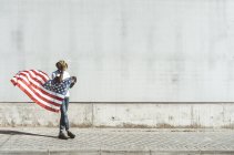 Happy black man with flying American flag — Stock Photo