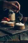 Hausgemachter Karottenkuchen mit Haferflocken und Joghurt — Stockfoto