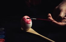 Colheita mão pintura ovo de Páscoa — Fotografia de Stock