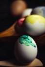 Ein Satz schlecht gefärbter Eier — Stockfoto