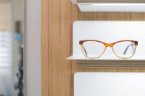 Glasses on a shelf in a store — Stock Photo