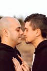 Closeup of homosexual couple face to face in nature — Stock Photo