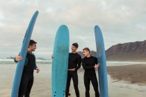 Excited men with surfboards — Stock Photo