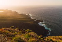 Blick auf die Küste im Sonnenlicht auf Teneriffa, Kanarische Inseln, Spanien — Stockfoto