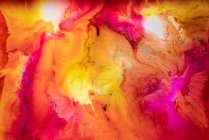 Extraction de peintures liquides dans un mélange à flux lent — Photo de stock